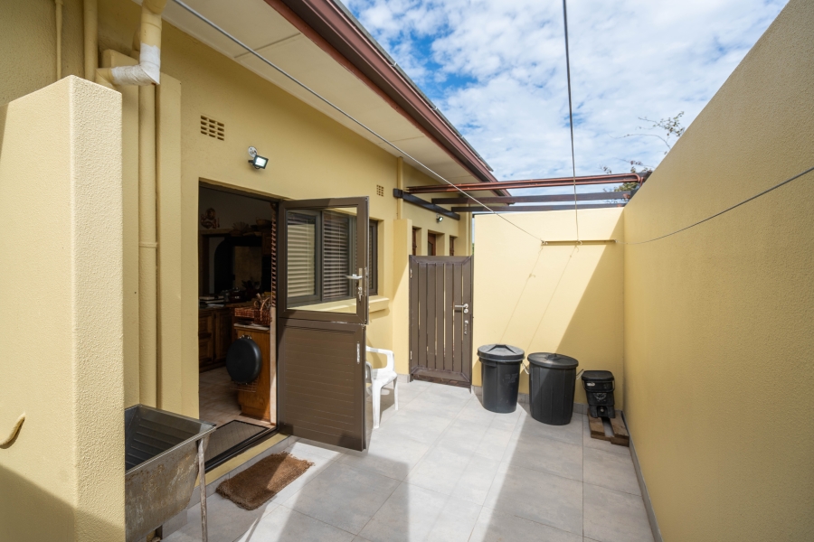 7 Bedroom Property for Sale in West Beach Eastern Cape